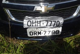 PRF recupera carro roubado com adesivo que simulava placa, em AL