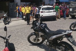 Homem é assassinado enquanto caminhava pelo comércio de Penedo