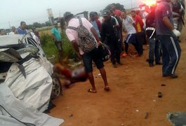 Motorista morre após carro cair de viaduto na Av. José Alexandre, em Arapiraca