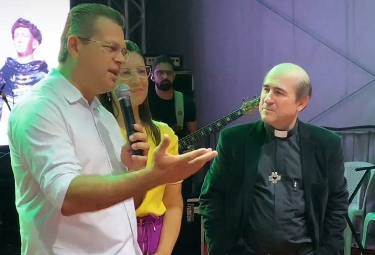 Festa do ﻿Padroeiro São Gonçalo de Amarante é encerrada com show de ﻿Padre Joãozinho, em Feira Grande