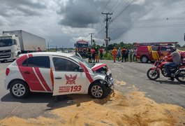 Bombeiros são atingidos por carro na entrada do povoado Bananeiras e quatro pessoas ficam feridas