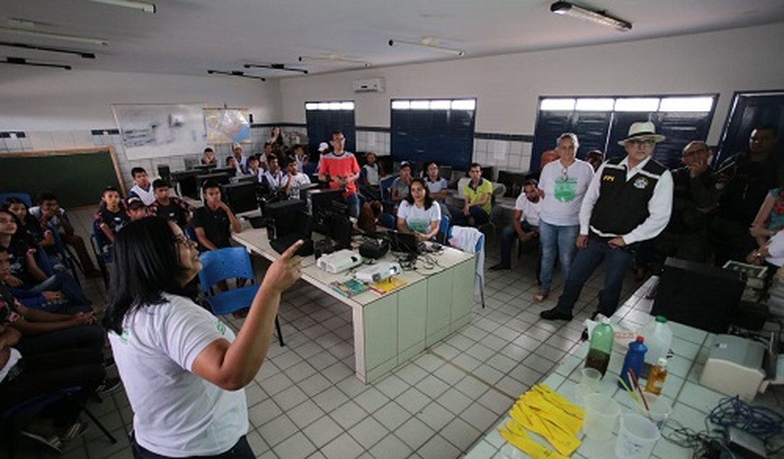 Alunos aprendem a transformar óleo de cozinha em sabão no Sertão de AL