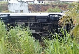 Colisão entre vans deixa feridos na AL-210, em Rio Largo