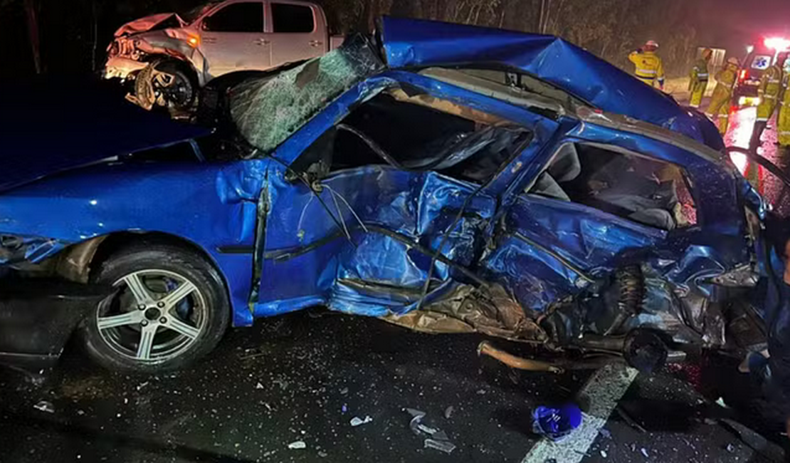 Quatro pessoas morrem em acidente entre três veículos na BR-373, no Paraná