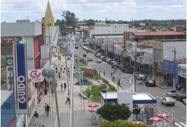 Dois estabelecimentos comerciais são assaltados no intervalo de 50 minutos, em Arapiraca