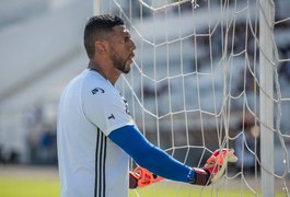 Ex-goleiro Aranha tem alta da UTI e é transferido para quarto de hospital em MG