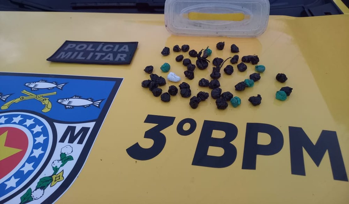 PM prende cabeleireiro de 41 anos com 46 bombinhas de maconha em salão de Teotônio Vilela