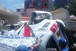 Viatura da Radiopatrulha colide com caçamba e militares ficam feridos em Maceió