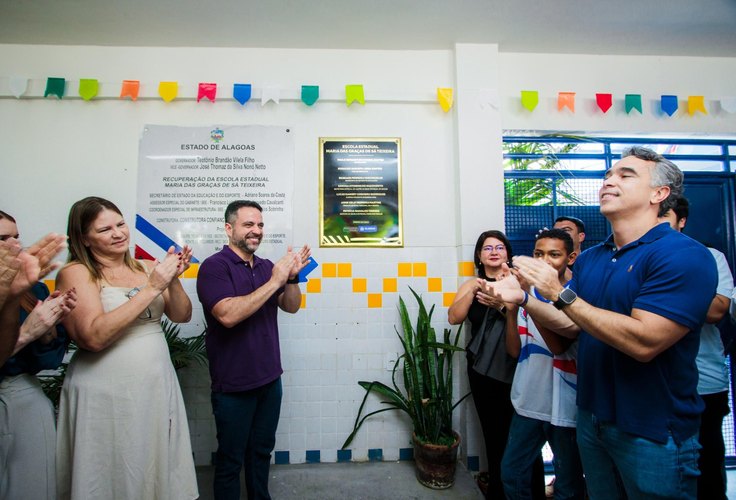 Em Maceió, governador inaugura ginásio em escola no Feitosa e beneficia 700 estudantes