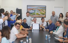 Assinatura de Ordem de Serviço para a construção do Centro Novo
