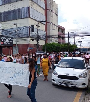 Familiares de presos protestam em Maceió contra suspensão de visitas