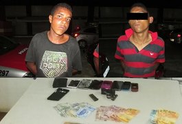 Dupla é detida após assalto a van que seguia de Arapiraca para Maceió