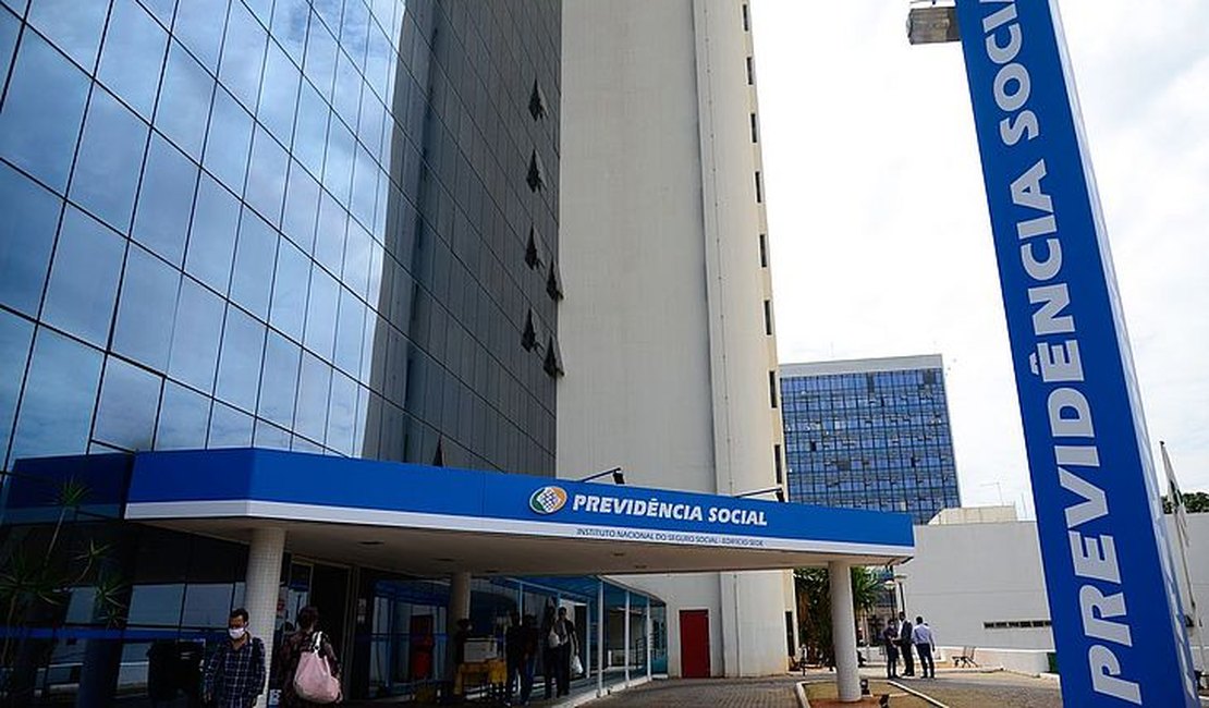 Fila do INSS cai para 1,55 milhão em julho, com alta de 66,5% nos pedidos negados em 2026