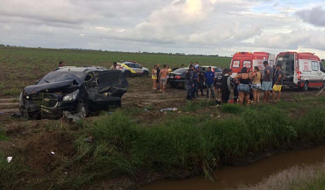 Casal fica gravemente ferido após capotamento de veículo em Campo Alegre