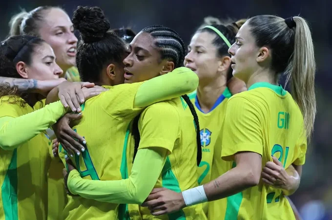 Seleção feminina encara Estados Unidos esta noite em São Paulo