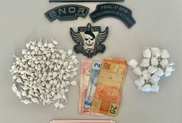 Jovem é flagrado com cocaína em Arapiraca e diz que vende 'cerca de 500 reais por dia'