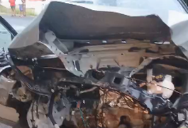 Batida entre dois carros deixa motorista morto na divisa entre AL e PE