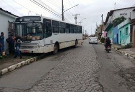 Ônibus desgovernado assusta trabalhadores em São Miguel dos Campos