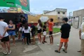 VÍDEO: Pessoas fazem fila na Praça Manoel André após banca de revistas anunciar venda das figurinhas da Copa