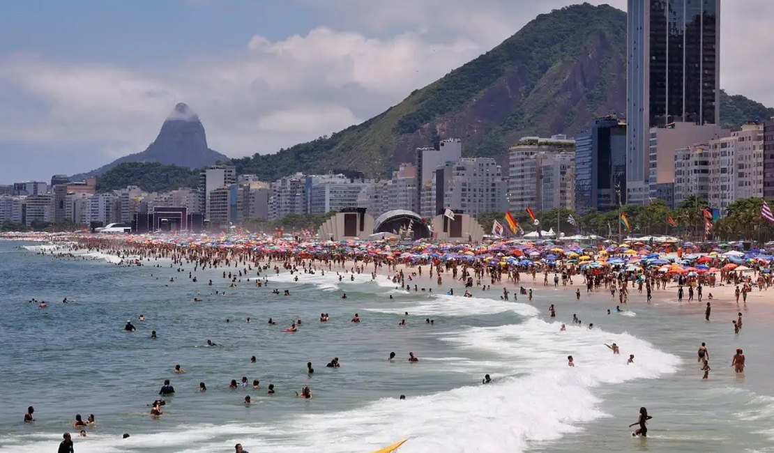 Bombeiros fizeram 1.167 salvamentos em dois dias na orla do Rio