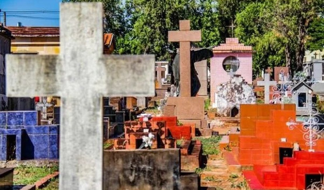 Túmulo é aberto e corpo da mãe de ex-prefeito é encontrado sem roupas
