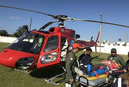 Colisão entre carro de passeio e ambulância de Branquinha deixa feridos na BR-104