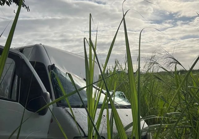 Colisão entre vans deixa motorista ferido na BR-316 entre Satuba e Pilar