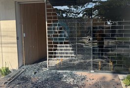 Prédio da Rádio Gazeta FM é alvo de ataque em Arapiraca