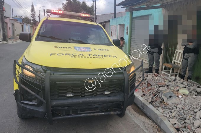 Homem é assassinado com tiros na cabeça em beco de residência em Arapiraca