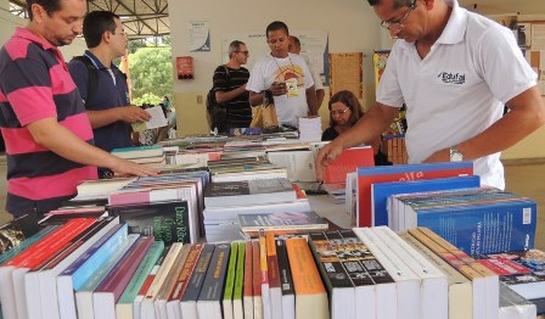 Editora da Ufal realiza Feirão de Livros, entre os dias 9 e 11 de maio, em Arapiraca