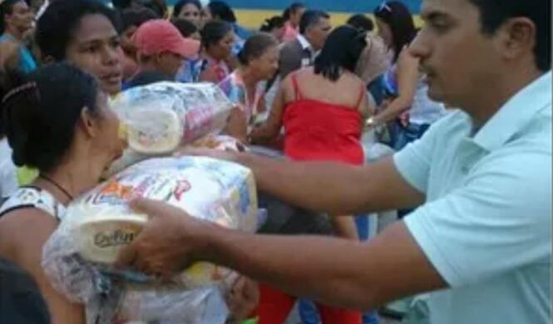 Prefeitura de Feira Grande realiza doações de peixes e cestas básicas