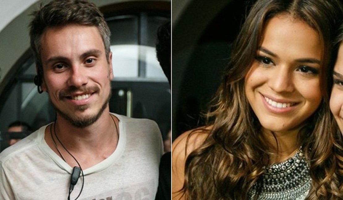 Bruna Marquezine e Raphael Sumar se beijam em festa no Rio