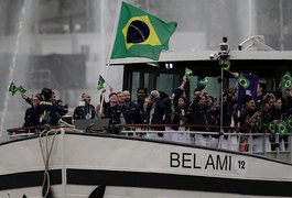 Brasil se apresenta no desfile das nações na cerimônia de abertura dos jogos olímpicos Paris 2024