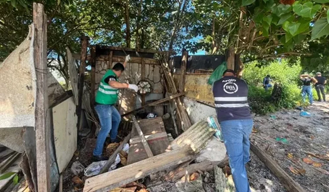 Operação no Vergel do Lago termina com troca de tiros, apreensão de drogas e demolição de barracos usados por criminosos