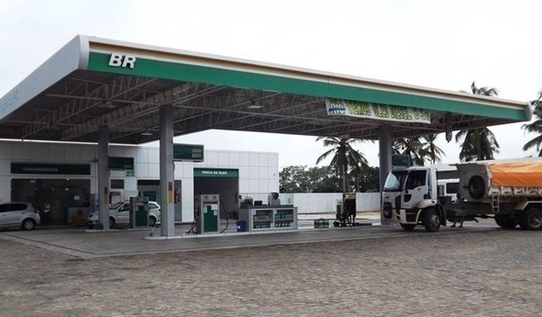 Frentista é amarrado durante roubo a posto de combustíveis em Penedo