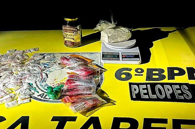 Homem é preso após ser flagrado com quase meio quilo de cocaína em sacola, em Maragogi