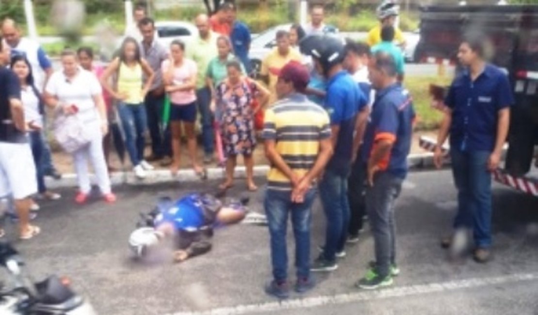 Colisão entre caminhão e moto deixa um motociclista morto no Tabuleiro do Martins, em Maceió