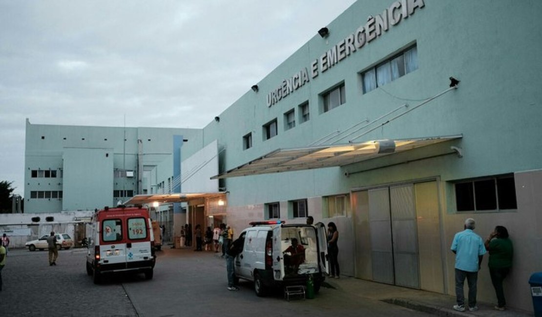 Adolescente é baleado enquanto esperava ônibus no Cleto Marques Luz, em Maceió