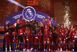 Com placar de 5x3, Liverpool derrota Chelsea e levanta taça do Campeonato Inglês