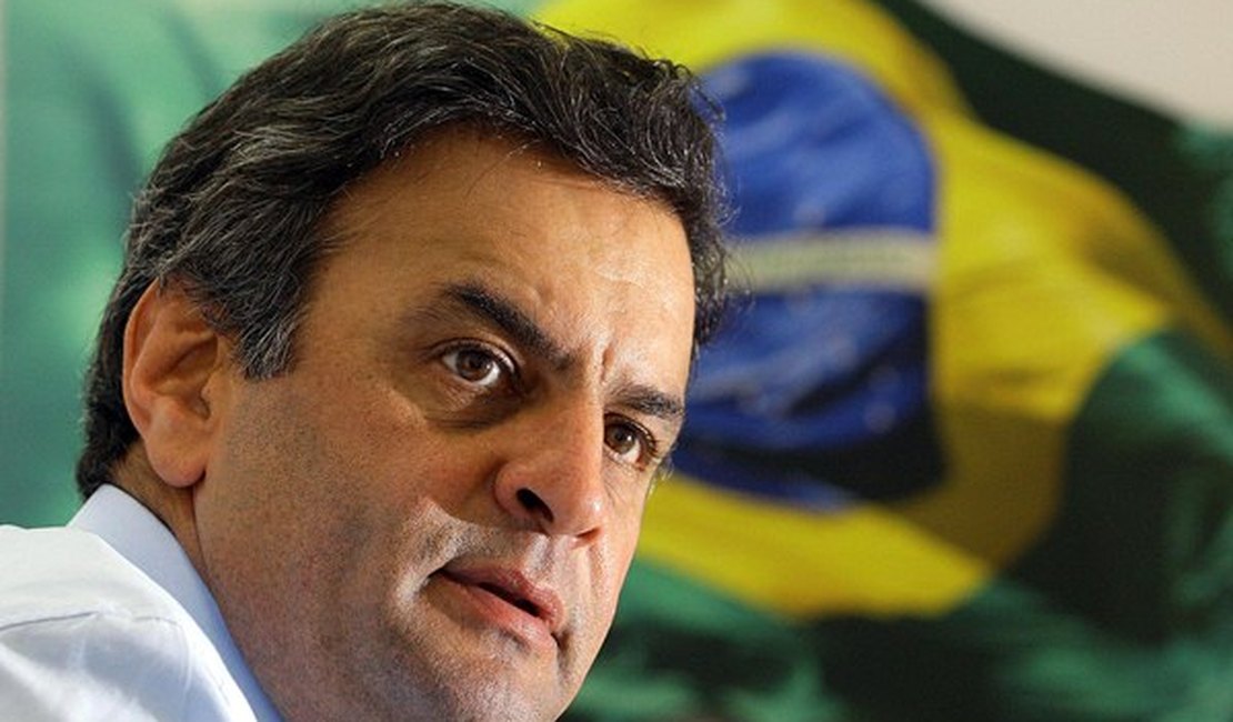 Aécio promete melhora em pesquisas e quer volta de ex-diretor da Petrobras à CPI