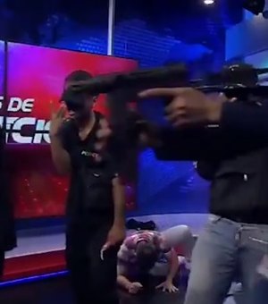 Criminosos invadem estúdio de televisão no Equador