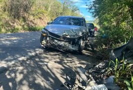 Batida entre carreta e carro deixa dois feridos em União dos Palmares
