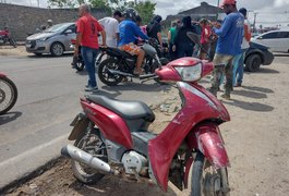 Mulher fica ferida após colidir moto em carro, em Arapiraca