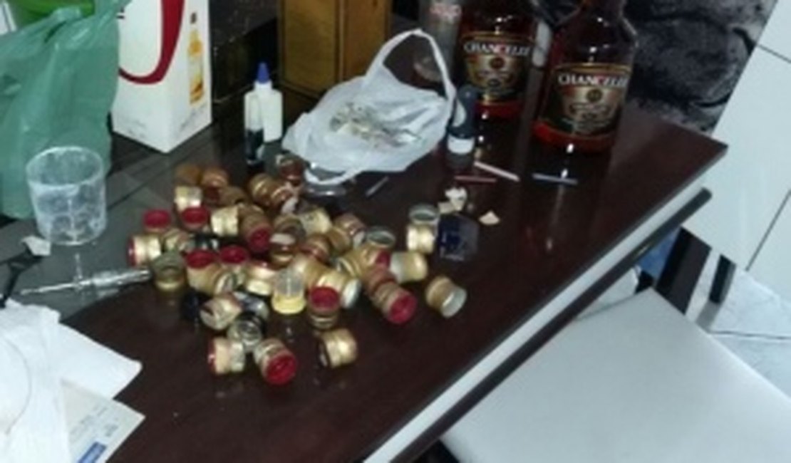 Homem é detido suspeito de falsificar uísques na Barra Nova, AL