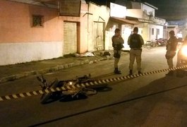 Homem é morto a tiros enquanto conduzia moto no centro de Arapiraca