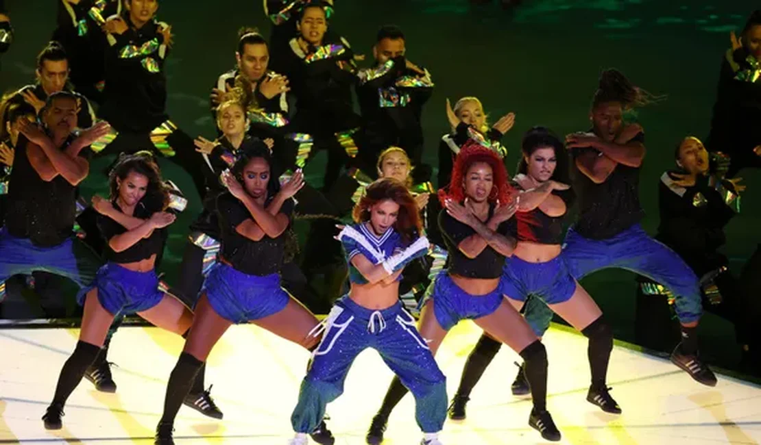 Anitta é a primeira brasileira a se apresentar na abertura da final da Champions League