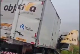 Acidente entre caminhões quase termina em tragédia no interior de Alagoas