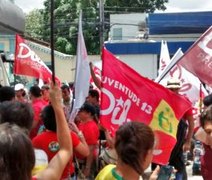 Estudantes da Ufal, Uneal e Ifal manifestam apoio à Dilma Rousseff em Arapiraca