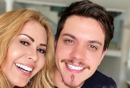 Joelma posa junto ao filho, Yago, e seguidores suspiram: “Minha sogra”