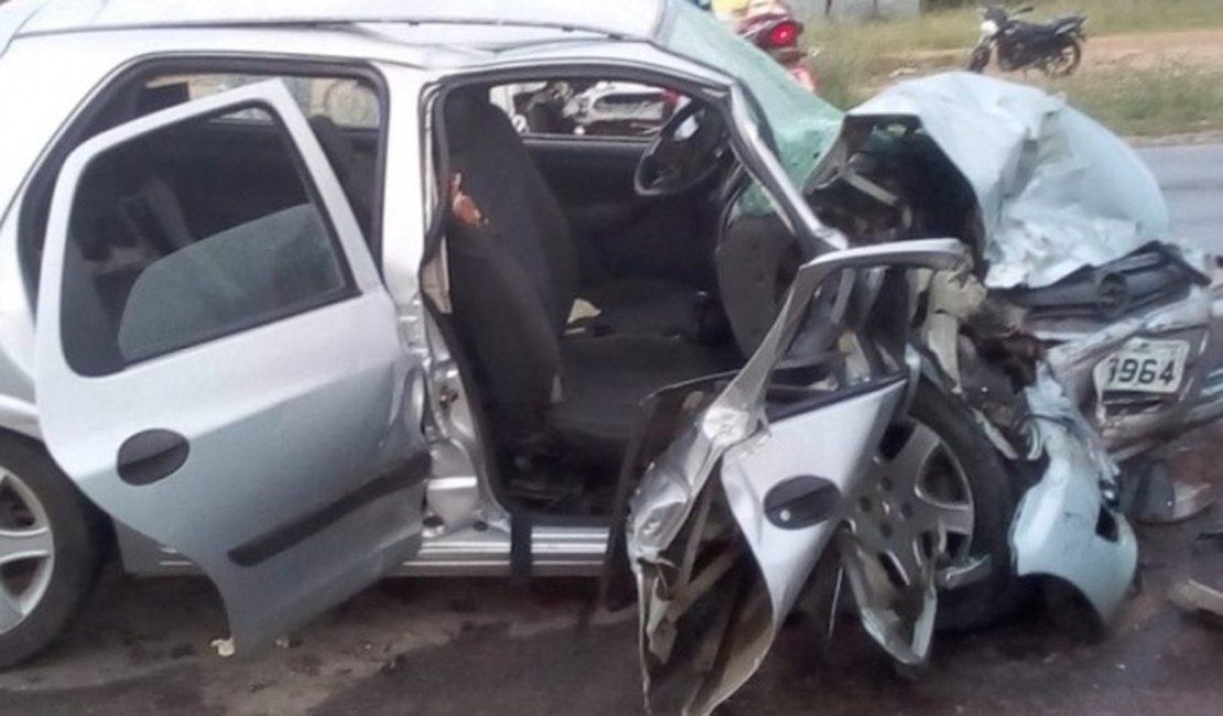 Colisão entre dois carros deixa um morto e três feridos no Agreste